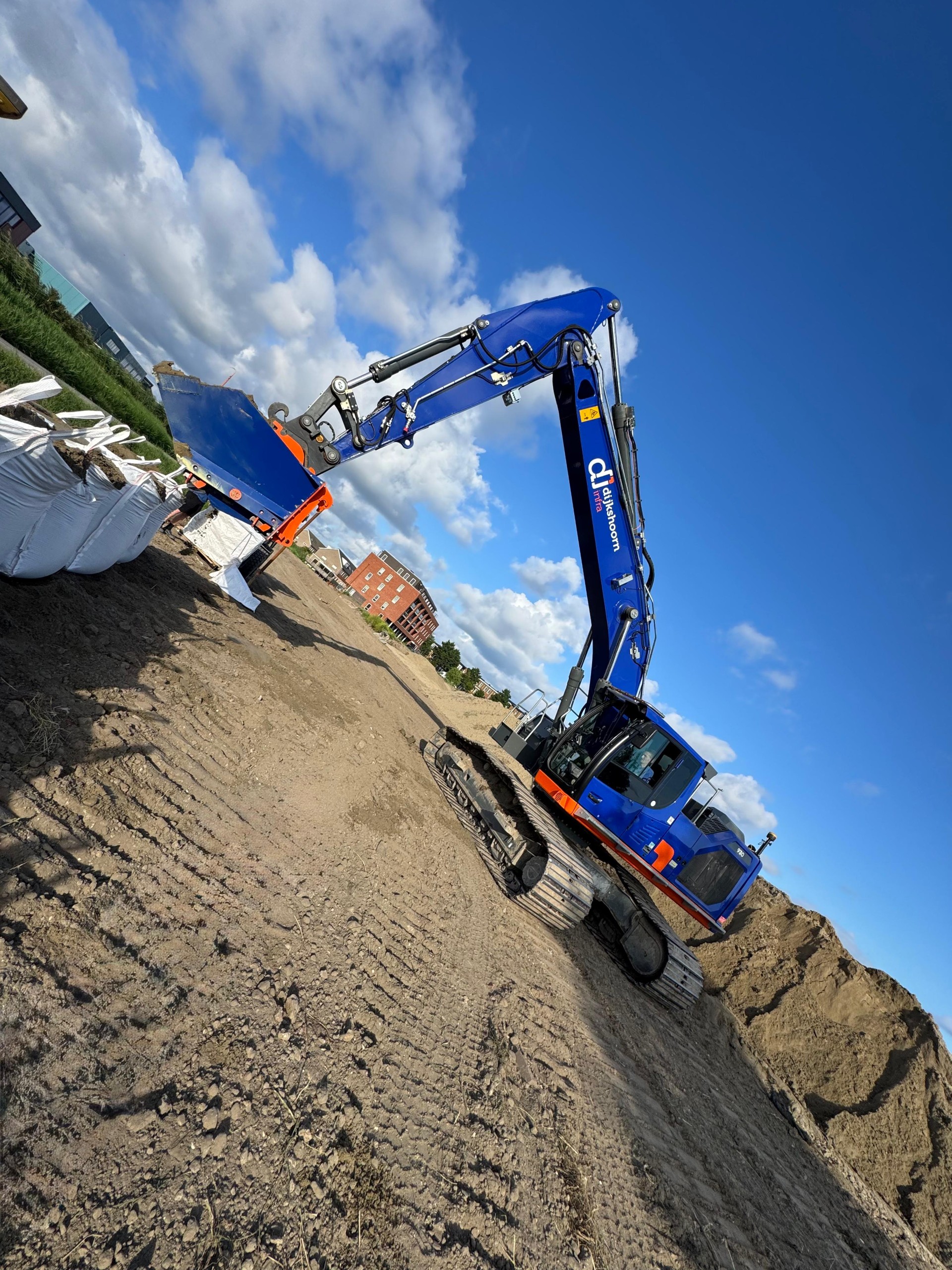25020 Big bags vullen in De Lier